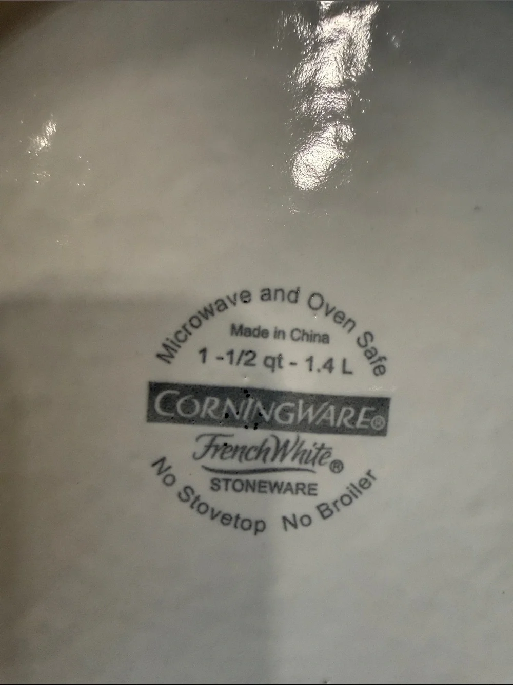 Corningware White Casserole with Clear Glass Lid 1.5 quart